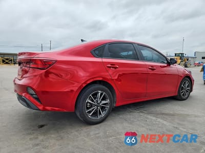 Trzecie zdjęcie samochodu z tyłu: 2022 KIA FORTE LXS VIN:3KPF24ADXNE443204 - miniatura