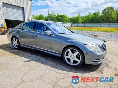 Czwarte zdjęcie samochodu z boku: 2011 MERCEDES-BENZ S 550 4MATIC VIN:WDDNG8GB2BA373986 - miniatura