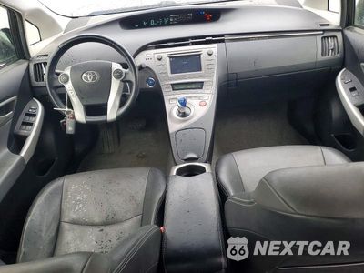 Zdjęcie 8 z 12 samochodu: 2013 TOYOTA PRIUS FOUR VIN:JTDKN3DU7D5540592 - miniatura