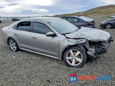 Czwarte zdjęcie samochodu z boku: 2014 VOLKSWAGEN PASSAT S VIN:1VWAS7A3XEC044929 - miniatura