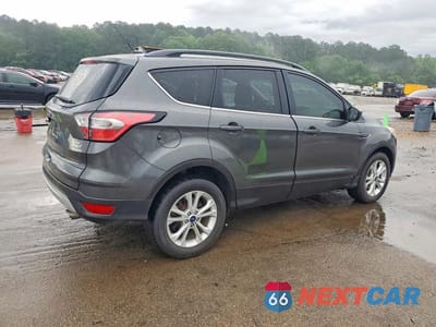 Trzecie zdjęcie samochodu z tyłu: 2018 FORD ESCAPE SE VIN:1FMCU9GDXJUB40948 - miniatura