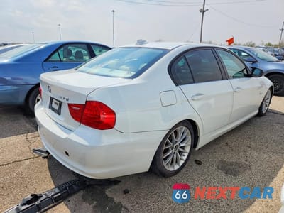 Trzecie zdjęcie samochodu z tyłu: 2011 BMW 328 I VIN:WBAPH7G56BNN02483 - miniatura