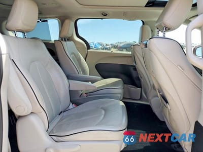 Zdjęcie 11 z 13 samochodu: 2018 CHRYSLER PACIFICA HYBRID LIMITED VIN:2C4RC1N79JR115892 - miniatura