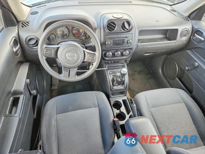 Zdjęcie 8 z 13 samochodu: 2016 JEEP PATRIOT SPORT VIN:1C4NJPBA5GD642802 - miniatura