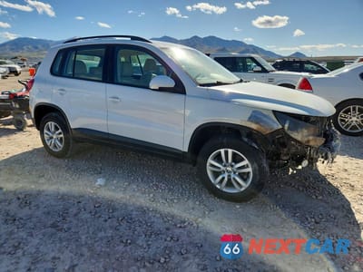 Czwarte zdjęcie samochodu z boku: 2016 VOLKSWAGEN TIGUAN S VIN:WVGBV7AX6GW593915 - miniatura