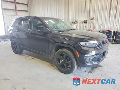 Czwarte zdjęcie samochodu z boku: 2023 JEEP GRAND CHEROKEE LIMITED VIN:1C4RJHBG6PC506227 - miniatura