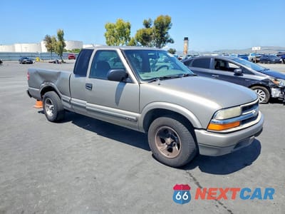 Czwarte zdjęcie samochodu z boku: 2001 CHEVROLET S TRUCK S10 VIN:1GCCS195318178726 - miniatura