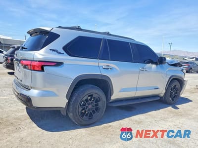 Trzecie zdjęcie samochodu z tyłu: 2025 TOYOTA SEQUOIA LIMITED VIN:7SVAAABA3SX048427 - miniatura