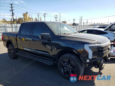 Czwarte zdjęcie samochodu z boku: 2025 FORD F150 LIGHTNING PLATINUM VIN:1FT6W7L74SWG22725 - miniatura