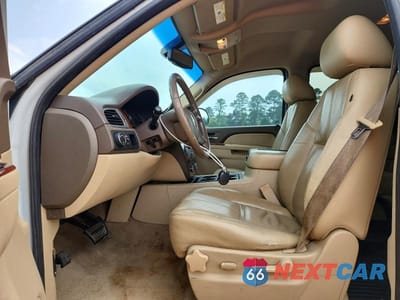 Zdjęcie 7 z 13 samochodu: 2011 CHEVROLET SUBURBAN C1500 LT VIN:1GNSCJE02BR283540 - miniatura