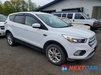 Czwarte zdjęcie samochodu z boku: 2017 FORD ESCAPE SE VIN:1FMCU9GDXHUD43672 - miniatura