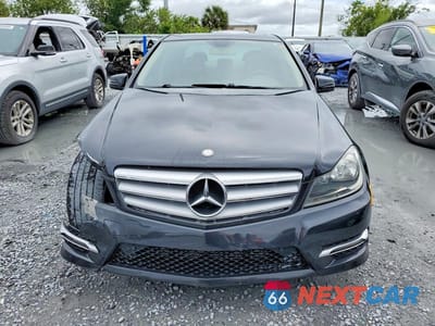 Piąte zdjęcie samochodu w środku: 2012 MERCEDES-BENZ C 250 VIN:WDDGF4HB5CR210755 - miniatura