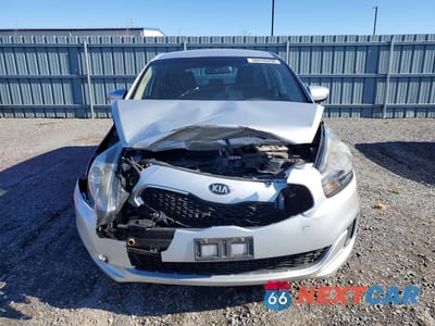 Piąte zdjęcie samochodu w środku: 2016 KIA RONDO VIN:KNAHT8A34G7130685 - miniatura