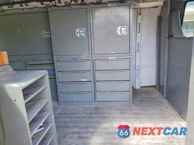 Zdjęcie 10 z 12 samochodu: 2008 CHEVROLET EXPRESS 3500 UTILITY / SERVICE VAN VIN:1GCHG35K181188608 - miniatura