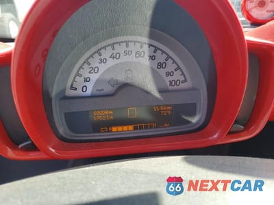 Zdjęcie 9 z 12 samochodu: 2014 SMART FORTWO VIN:WMEEJ9AA9EK786165 - miniatura