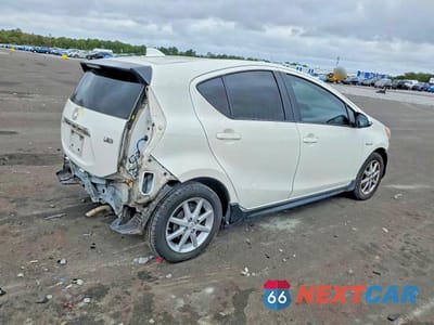 Trzecie zdjęcie samochodu z tyłu: 2017 TOYOTA PRIUS C ONE VIN:JTDKDTB3XH1598545 - miniatura