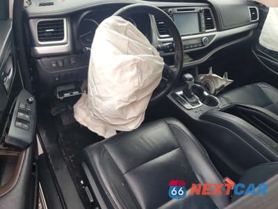 Zdjęcie 8 z 12 samochodu: 2017 TOYOTA HIGHLANDER XLE VIN:5TDJZRFH4HS431266 - miniatura