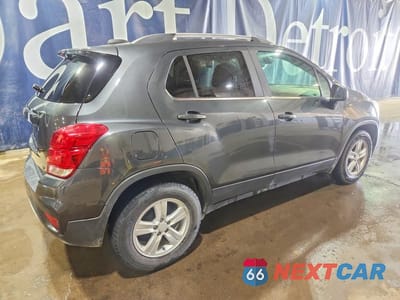 Trzecie zdjęcie samochodu z tyłu: 2020 CHEVROLET TRAX 1LT VIN:3GNCJLSBXLL252640 - miniatura
