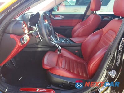Zdjęcie 7 z 13 samochodu: 2019 ALFA ROMEO GIULIA TI VIN:ZARFAMBNXK7621205 - miniatura