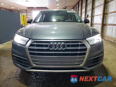 Piąte zdjęcie samochodu w środku: 2018 AUDI Q5 PREMIUM VIN:WA1ANAFY1J2216867 - miniatura