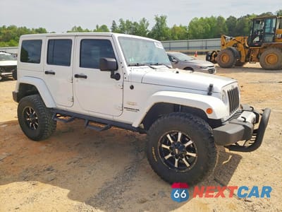 Czwarte zdjęcie samochodu z boku: 2013 JEEP WRANGLER UNLIMITED SAHARA VIN:1C4BJWEG5DL629403 - miniatura