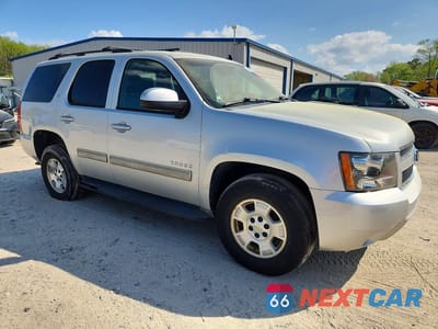 Czwarte zdjęcie samochodu z boku: 2011 CHEVROLET TAHOE K1500 LT VIN:1GNSKBE0XBR373706 - miniatura