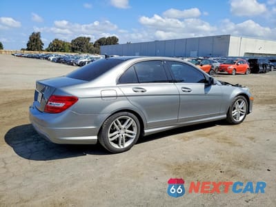 Trzecie zdjęcie samochodu z tyłu: 2014 MERCEDES-BENZ C 250 VIN:WDDGF4HBXER316220 - miniatura