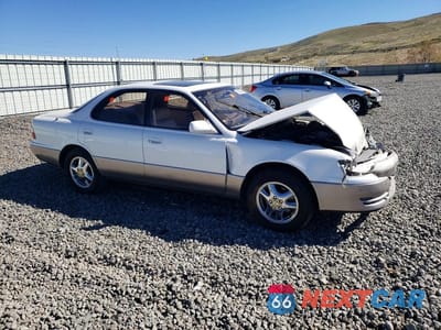 Czwarte zdjęcie samochodu z boku: 1996 LEXUS ES 300 VIN:JT8BF12GXT0146707 - miniatura