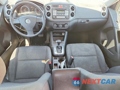 Zdjęcie 8 z 12 samochodu: 2010 VOLKSWAGEN TIGUAN SE VIN:WVGBV7AX6AW523838 - miniatura
