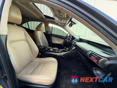 Piąte zdjęcie samochodu w środku: 2014 LEXUS IS 250 BASE VIN:JTHBF1D29E5011886 - miniatura
