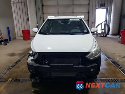 Piąte zdjęcie samochodu w środku: 2015 HYUNDAI ACCENT GLS VIN:KMHCT4AE7FU926916 - miniatura