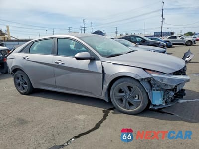 Czwarte zdjęcie samochodu z boku: 2023 HYUNDAI ELANTRA SEL VIN:KMHLM4AG2PU447612 - miniatura
