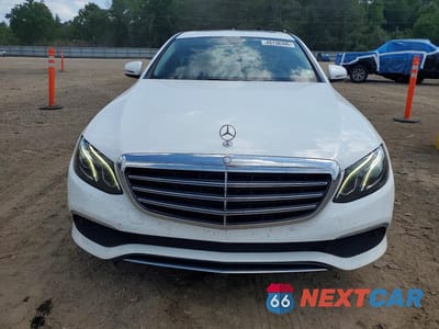 Piąte zdjęcie samochodu w środku: 2017 MERCEDES-BENZ E 300 VIN:WDDZF4JB0HA084877 - miniatura