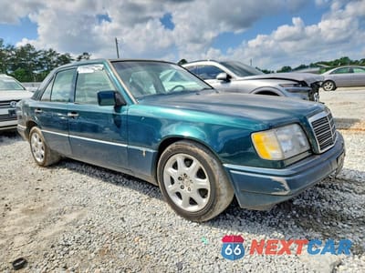 Czwarte zdjęcie samochodu z boku: 1995 MERCEDES-BENZ E 320 BASE VIN:WDBEA32E2SC167876 - miniatura