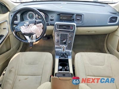 Zdjęcie 8 z 12 samochodu: 2013 VOLVO S60 T5 VIN:YV1612FS4D2220399 - miniatura