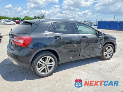Trzecie zdjęcie samochodu z tyłu: 2019 MERCEDES-BENZ GLA 250 VIN:WDCTG4EB0KU014481 - miniatura