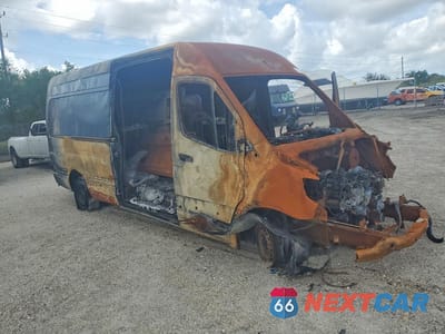 Czwarte zdjęcie samochodu z boku: 2019 MERCEDES-BENZ SPRINTER 2500 VIN:WD4PF1CD5KP137047 - miniatura