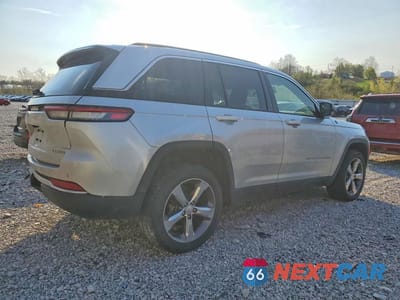 Trzecie zdjęcie samochodu z tyłu: 2022 JEEP GRAND CHEROKEE LIMITED VIN:1C4RJHBG9N8602613 - miniatura