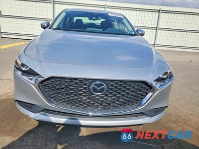 Piąte zdjęcie samochodu w środku: 2020 MAZDA 3 VIN:3MZBPABL9LM127183 - miniatura