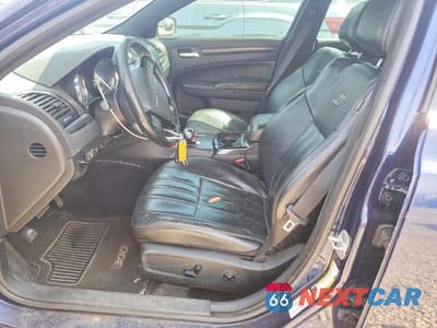 Zdjęcie 7 z 12 samochodu: 2014 CHRYSLER 300 S VIN:2C3CCABG8EH125145 - miniatura