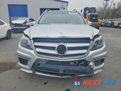 Piąte zdjęcie samochodu w środku: 2016 MERCEDES-BENZ GL 550 4MATIC VIN:4JGDF7DE8GA648667 - miniatura
