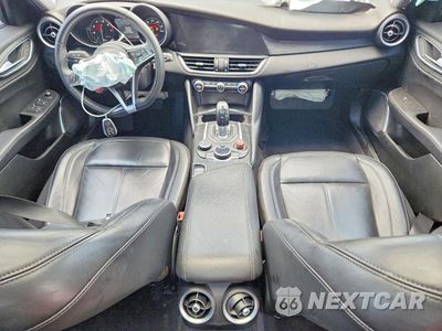 Zdjęcie 8 z 12 samochodu: 2019 ALFA ROMEO GIULIA VIN:ZARFAMAN6K7599575 - miniatura