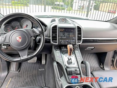 Zdjęcie 9 z 10 samochodu: 2013 PORSCHE CAYENNE S HYBRID VIN:WP1AE2A29DLA14418 - miniatura