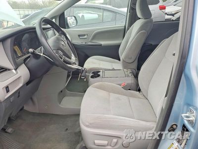 Zdjęcie 7 z 13 samochodu: 2017 TOYOTA SIENNA LE 8-PASSENGER VIN:5TDKZ3DCXHS851011 - miniatura