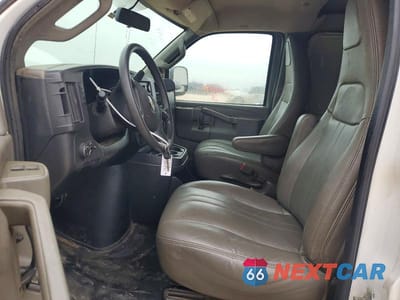 Zdjęcie 7 z 13 samochodu: 2019 CHEVROLET EXPRESS 2500 CARGO DELIVERY VAN VIN:1GCWGBFP8K1152532 - miniatura