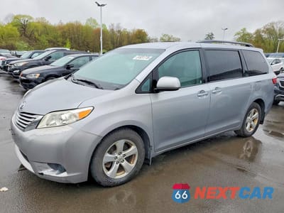 2017 TOYOTA SIENNA LE 5TDKZ3DC6HS782155 - główne zdjęcie licytacji z USA - miniatura