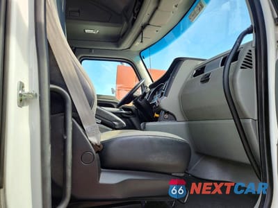Zdjęcie 9 z 10 samochodu: 2020 KENWORTH T680 SEMI TRUCK VIN:1XKYDP9X0LJ311141 - miniatura