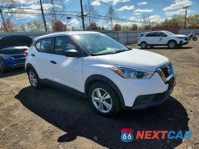 Czwarte zdjęcie samochodu z boku: 2020 NISSAN KICKS S VIN:3N1CP5BV5LL478181 - miniatura
