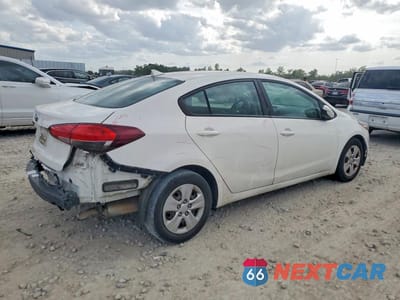 Trzecie zdjęcie samochodu z tyłu: 2017 KIA FORTE LX VIN:3KPFK4A70HE064761 - miniatura