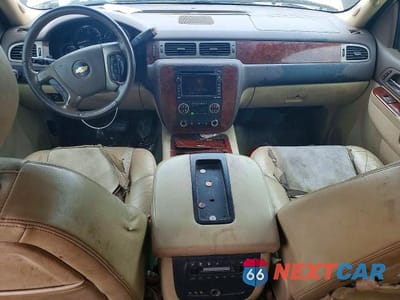 Zdjęcie 8 z 13 samochodu: 2011 CHEVROLET SUBURBAN C1500 LTZ VIN:1GNSCKE02BR289361 - miniatura